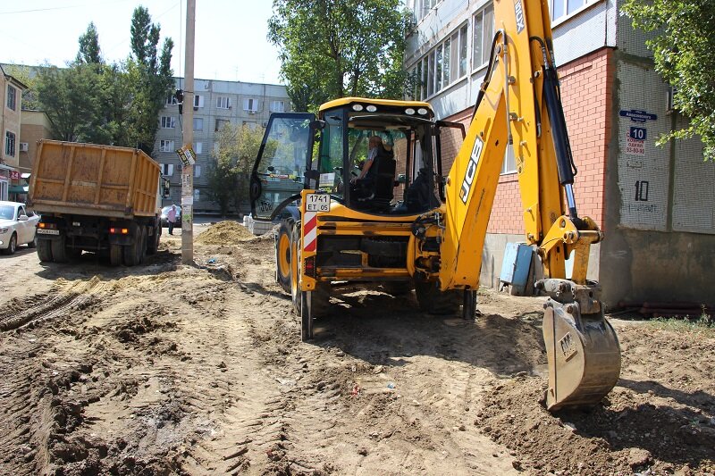 ВО ДВОРАХ СОВЕТСКОГО РАЙОНА СТОЛИЦЫ ЗАВЕРШАЮТСЯ РЕМОНТНЫЕ РАБОТЫ В РАМКАХ ФЕДЕРАЛЬНОЙ ПРОГРАММЫ «ФОРМИРОВАНИЕ КОМФОРТНОЙ ГОРОДСКОЙ СРЕДЫ»