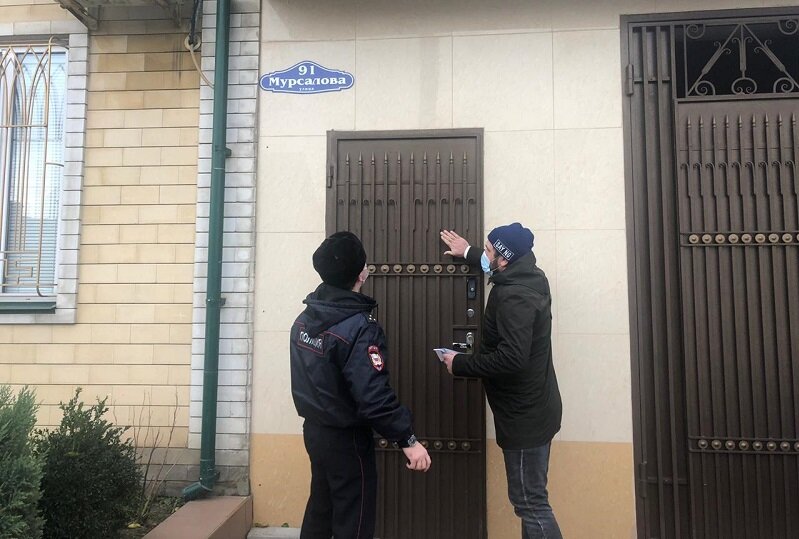 В ПОСЕЛКЕ АЛЬБУРИКЕНТ ВРУЧИЛИ ПОВЕСТКИ ПРИЗЫВНИКАМ 