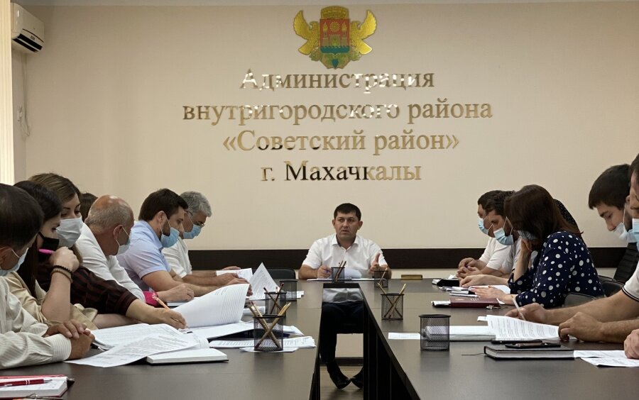 МУНИЦИПАЛЬНЫЕ СЛУЖАЩИЕ ДОЛЖНЫ БЫТЬ ПРИВИТЫ