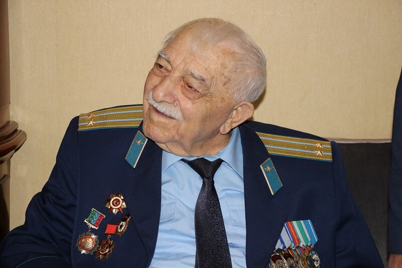 АРСЕН АЙДИЕВ И ЕЛЕНА КОЖУХИНА ПОЗДРАВИЛИ ВЕТЕРАНА ВЕЛИКОЙ ОТЕЧЕСТВЕННОЙ ВОЙНЫ С ДНЕМ ПОБЕДЫ