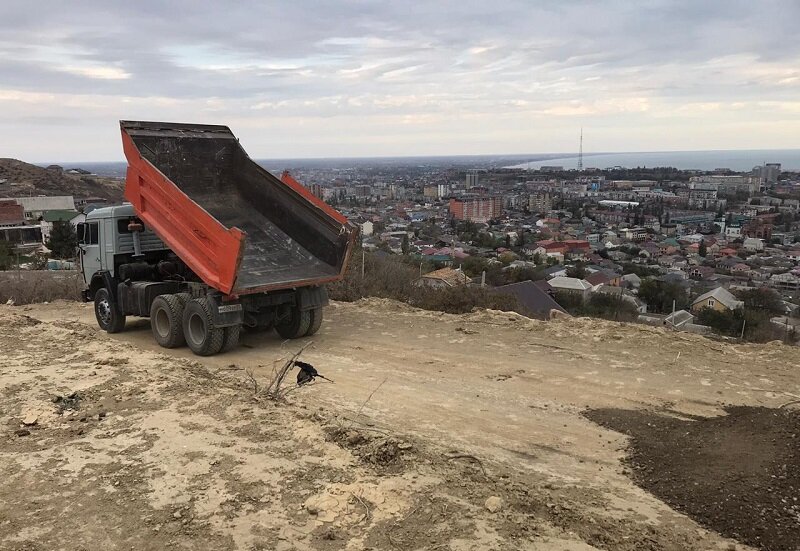 В АЛЬБУРИКЕНТЕ ПРИВОДЯТ В НАДЛЕЖАЩЕЕ СОСТОЯНИЕ ПОСЕЛКОВЫЕ ДОРОГИ