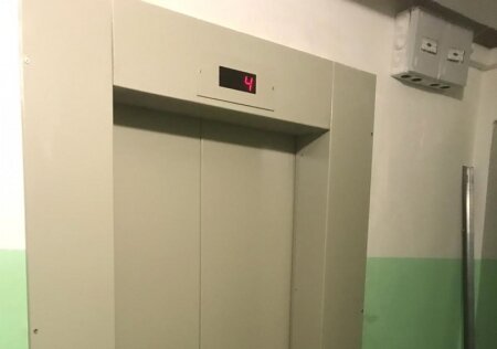 В ШЕСТИ МНОГОЭТАЖКАХ ПОЯВИЛИСЬ НОВЫЕ ЛИФТЫ. 