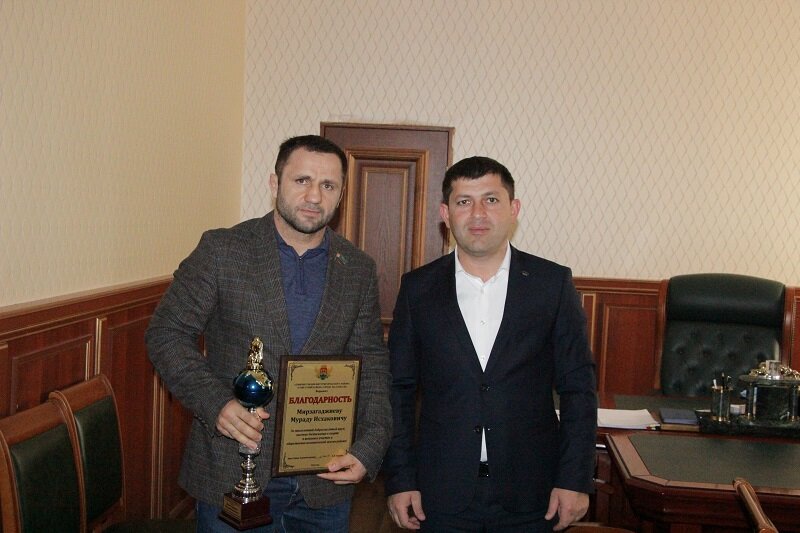 ВРИО ГЛАВЫ СОВЕТСКОГО РАЙОНА МАХАЧКАЛЫ АРСЕН АЙДИЕВ ПОЗДРАВИЛ ЧЕМПИОНА МИРА ПО ДЖИУ-ДЖИТСУ 