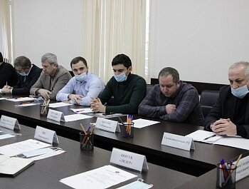 ГОТОВНОСТЬ КОММУНАЛЬНЫХ И РЕСУРСОСНАБЖАЮЩИХ СЛУЖБ В ПРЕДСТОЯЩИЕ ПРАЗДНИЧНЫЕ ДНИ ОБСУДИЛИ В АДМИНИСТРАЦИИ СОВЕТСКОГО РАЙОНА СТОЛИЦЫ