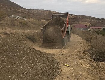 В АЛЬБУРИКЕНТЕ ПРИВОДЯТ В НАДЛЕЖАЩЕЕ СОСТОЯНИЕ ПОСЕЛКОВЫЕ ДОРОГИ