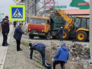 СВЫШЕ 300 ЧЕЛОВЕК ПРИНЯЛИ УЧАСТИЕ В СУББОТНИКЕ НА ТЕРРИТОРИИ СОВЕТСКОГО РАЙОНА Г. МАХАЧКАЛЫ