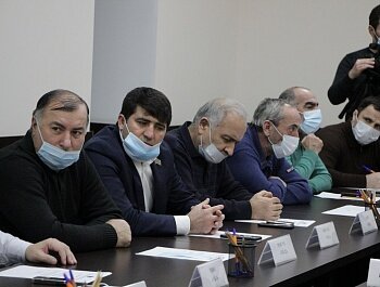 ГОТОВНОСТЬ КОММУНАЛЬНЫХ И РЕСУРСОСНАБЖАЮЩИХ СЛУЖБ В ПРЕДСТОЯЩИЕ ПРАЗДНИЧНЫЕ ДНИ ОБСУДИЛИ В АДМИНИСТРАЦИИ СОВЕТСКОГО РАЙОНА СТОЛИЦЫ