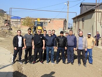 В ПОСЕЛКАХ СОВЕТСКОГО РАЙОНА ДЕПУТАТЫ ГОРОДСКОГО СОБРАНИЯ И РАЙОННАЯ АДМИНИСТРАЦИЯ ОРГАНИЗОВАЛА ПОДСЫПКУ ДОРОГ