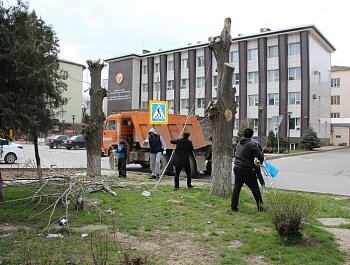В СОВЕТСКОМ РАЙОНЕ Г. МАХАЧКАЛЫ СОСТОЯЛСЯ СОВМЕСТНЫЙ СУББОТНИК АДМИНИСТРАЦИИ СОВЕТСКОГО РАЙОНА И РАЙОННОГО ОТДЕЛА ПОЛИЦИИ