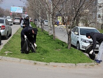 В СОВЕТСКОМ РАЙОНЕ Г. МАХАЧКАЛЫ СОСТОЯЛСЯ СОВМЕСТНЫЙ СУББОТНИК АДМИНИСТРАЦИИ СОВЕТСКОГО РАЙОНА И РАЙОННОГО ОТДЕЛА ПОЛИЦИИ