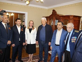 АРСЕН АЙДИЕВ И ЕЛЕНА КОЖУХИНА ПОЗДРАВИЛИ ВЕТЕРАНА ВЕЛИКОЙ ОТЕЧЕСТВЕННОЙ ВОЙНЫ С ДНЕМ ПОБЕДЫ