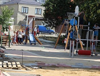 ВО ДВОРАХ СОВЕТСКОГО РАЙОНА СТОЛИЦЫ ЗАВЕРШАЮТСЯ РЕМОНТНЫЕ РАБОТЫ В РАМКАХ ФЕДЕРАЛЬНОЙ ПРОГРАММЫ «ФОРМИРОВАНИЕ КОМФОРТНОЙ ГОРОДСКОЙ СРЕДЫ»