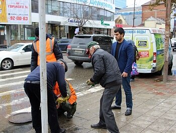 НА ТЕРРИТОРИИ СОВЕТСКОГО РАЙОНА ПРОДОЛЖАЕТСЯ ОЧИСТКА ЛИВНЕВОЙ КАНАЛИЗАЦИИ