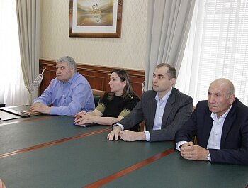 ВРИО ГЛАВЫ СОВЕТСКОГО РАЙОНА МАХАЧКАЛЫ АРСЕН АЙДИЕВ ПОЗДРАВИЛ ЧЕМПИОНА МИРА ПО ДЖИУ-ДЖИТСУ 