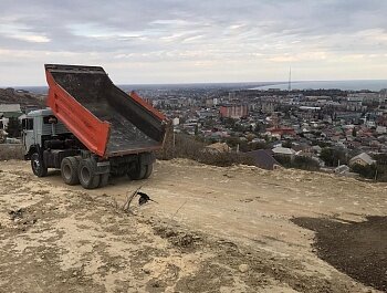 В АЛЬБУРИКЕНТЕ ПРИВОДЯТ В НАДЛЕЖАЩЕЕ СОСТОЯНИЕ ПОСЕЛКОВЫЕ ДОРОГИ