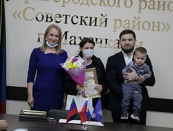 В АДМИНИСТРАЦИИ СОВЕТСКОГО РАЙОНА СТОЛИЦЫ ПОЗДРАВИЛИ МНОГОДЕТНЫХ МАТЕРЕЙ