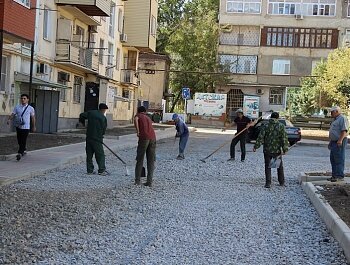 В СОВЕТСКОМ РАЙОНЕ СТОЛИЦЫ ЗАВЕРШАЕТСЯ РЕМОНТ ДВОРОВ В РАМКАХ ФЕДЕРАЛЬНОЙ ПРОГРАММЫ «ФОРМИРОВАНИЕ СОВРЕМЕННОЙ ГОРОДСКОЙ СРЕДЫ»