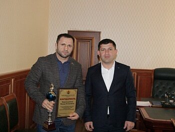ВРИО ГЛАВЫ СОВЕТСКОГО РАЙОНА МАХАЧКАЛЫ АРСЕН АЙДИЕВ ПОЗДРАВИЛ ЧЕМПИОНА МИРА ПО ДЖИУ-ДЖИТСУ 