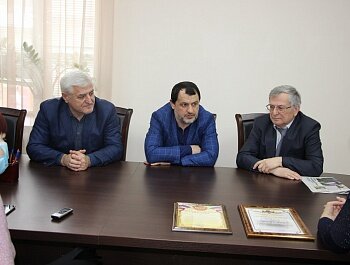 ПАХРУТДИН ЗАЛИБЕКОВ ПОЗДРАВИЛ АДИЛЬБЕКА МУРЗАЕВА С 70 – ЛЕТИЕМ