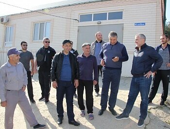 В ПОСЕЛКАХ СОВЕТСКОГО РАЙОНА ДЕПУТАТЫ ГОРОДСКОГО СОБРАНИЯ И РАЙОННАЯ АДМИНИСТРАЦИЯ ОРГАНИЗОВАЛА ПОДСЫПКУ ДОРОГ