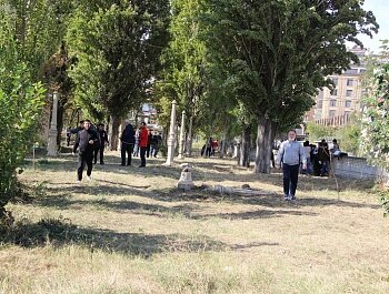 АДМИНИСТРАЦИЯ СОВЕТСКОГО РАЙОНА ПОДДЕРЖАЛА СУББОТНИК ОБЩЕСТВЕННИКОВ В СКВЕРЕ ПО УЛИЦЕ ГЕНЕРАЛА ОМАРОВА В МАХАЧКАЛЕ