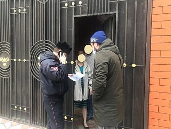 В ПОСЕЛКЕ АЛЬБУРИКЕНТ ВРУЧИЛИ ПОВЕСТКИ ПРИЗЫВНИКАМ 