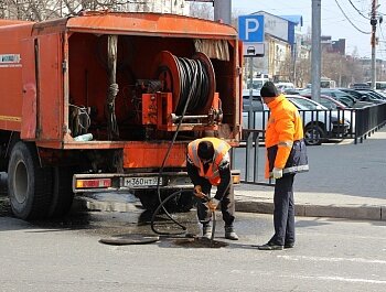 ОЧИСТКА ЛИВНЕВЫХ СЕТЕЙ ПРОДОЛЖАЕТСЯ НА ТЕРРИТОРИИ СОВЕТСКОГО РАЙОНА СТОЛИЦЫ