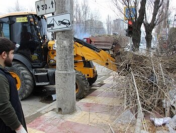 В СОВЕТСКОМ РАЙОНЕ Г. МАХАЧКАЛЫ СОСТОЯЛСЯ СОВМЕСТНЫЙ СУББОТНИК АДМИНИСТРАЦИИ СОВЕТСКОГО РАЙОНА И РАЙОННОГО ОТДЕЛА ПОЛИЦИИ