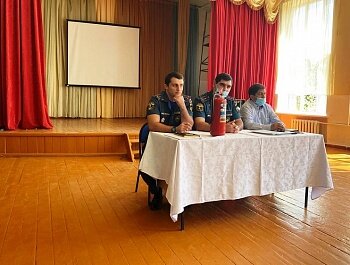 В ОБРАЗОВАТЕЛЬНЫХ УЧРЕЖДЕНИЯХ СОВЕТСКОГО РАЙОНА СОСТОЯЛИСЬ ВСТРЕЧИ ПО ВОПРОСАМ ПРОФИЛАКТИКИ РАС-ПРОСТРАНЕНИЯ ИДЕОЛОГИИ ЭКСТРЕМИЗМА И ТЕРРОРИЗМА В МОЛОДЕЖНОЙ СРЕДЕ