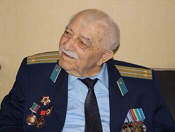 АРСЕН АЙДИЕВ И ЕЛЕНА КОЖУХИНА ПОЗДРАВИЛИ ВЕТЕРАНА ВЕЛИКОЙ ОТЕЧЕСТВЕННОЙ ВОЙНЫ С ДНЕМ ПОБЕДЫ