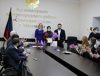 В АДМИНИСТРАЦИИ СОВЕТСКОГО РАЙОНА СТОЛИЦЫ ПОЗДРАВИЛИ МНОГОДЕТНЫХ МАТЕРЕЙ