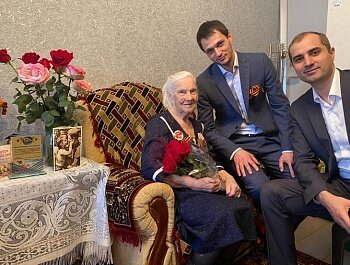 ВЕТЕРАНЫ МАХАЧКАЛЫ ПРИНИМАЮТ ПОЗДРАВЛЕНИЯ С 76-ЛЕТНЕЙ ГОДОВЩИНОЙ ВЕЛИКОЙ ПОБЕДЫ