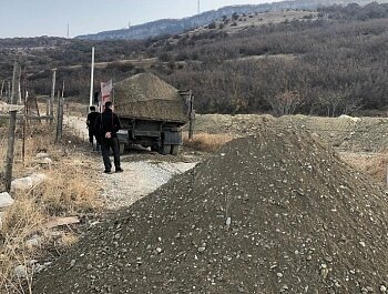 В АЛЬБУРИКЕНТЕ ПРИВОДЯТ В НАДЛЕЖАЩЕЕ СОСТОЯНИЕ ПОСЕЛКОВЫЕ ДОРОГИ