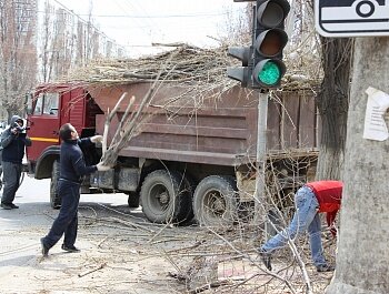 В СОВЕТСКОМ РАЙОНЕ Г. МАХАЧКАЛЫ СОСТОЯЛСЯ СОВМЕСТНЫЙ СУББОТНИК АДМИНИСТРАЦИИ СОВЕТСКОГО РАЙОНА И РАЙОННОГО ОТДЕЛА ПОЛИЦИИ