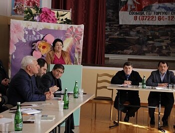 В ПОСЕЛКЕ ТАРКИ СОСТОЯЛОСЬ ВЫЕЗДНОЕ РАСШИРЕННОЕ ЗАСЕДАНИЕ АНТИНАРКОТИЧЕСКОЙ КОМИССИИ АДМИНИСТРАЦИИ СОВЕТСКОГО РАЙОНА 